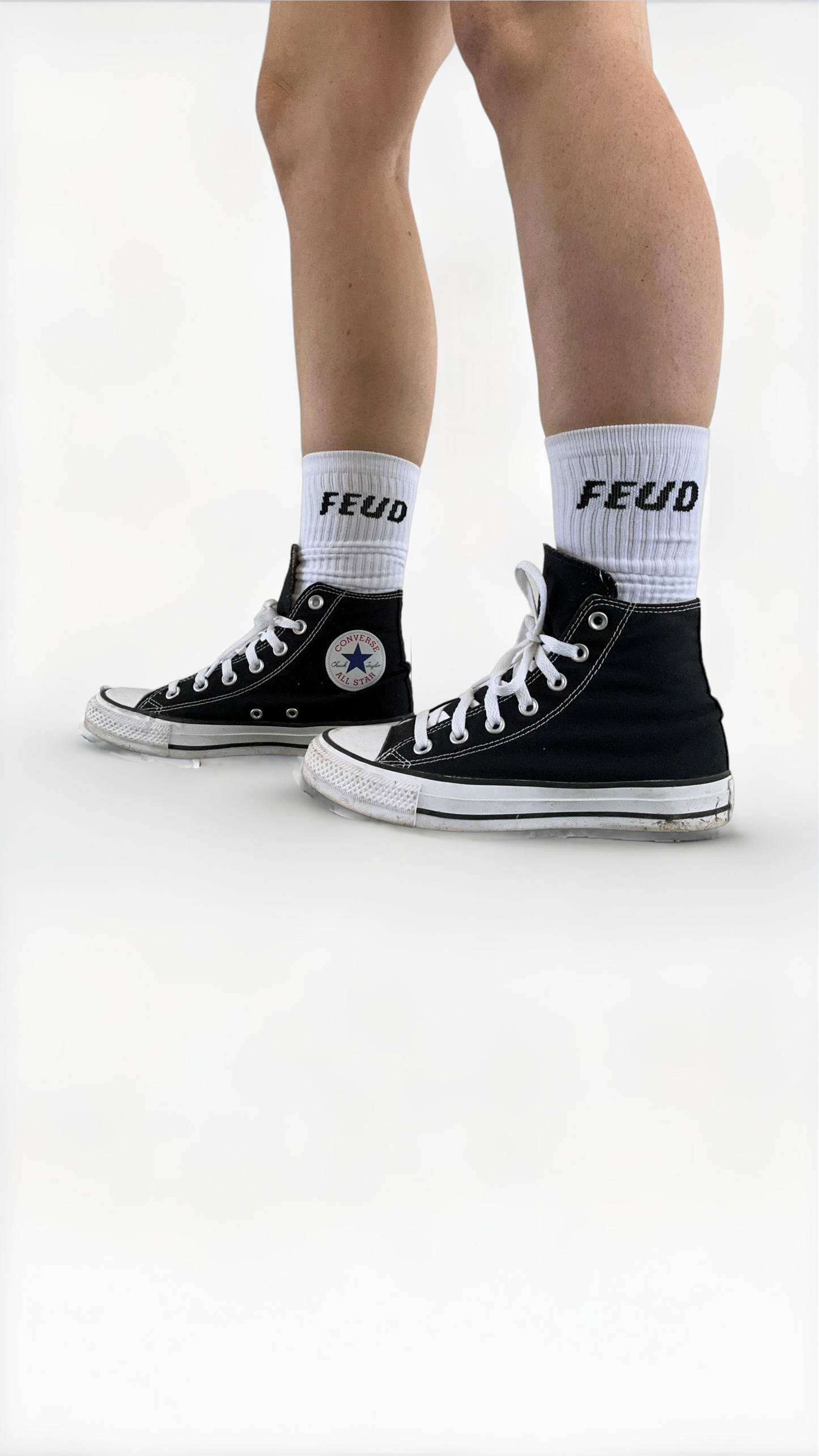 Comfortable white training sock with Feud branding and supportive ribbed arch